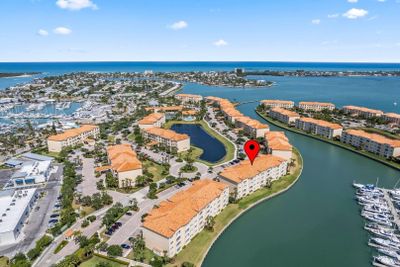 103 - 9 Harbour Isle Drive E, Condo with 2 bedrooms, 2 bathrooms and null parking in Fort Pierce FL | Image 2