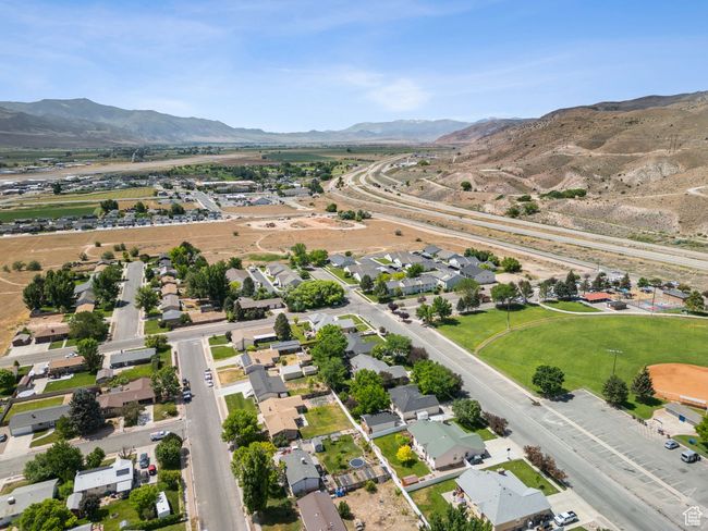 View of property location with a mountainous background and nearby suburban area | Image 25