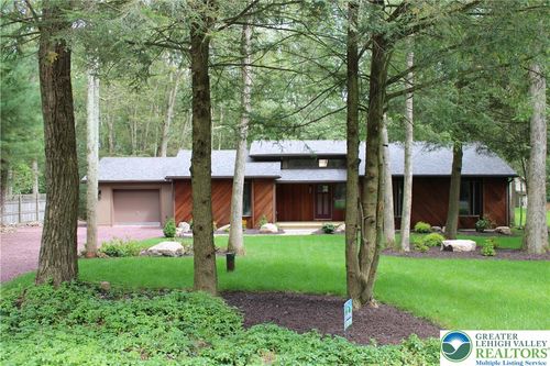 108 Midway Dr, Jim Thorpe, PA, 18229-9678 | Card Image