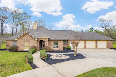 40 County Road 6512, House other with 4 bedrooms, 2 bathrooms and null parking in Dayton TX | Image 1