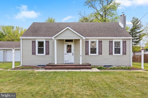 6 Butts Ave, BORDENTOWN, NJ, 08505-2214 | Card Image