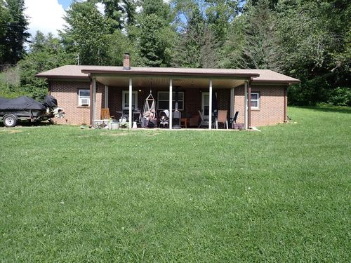 482 Troutland Rd, Hillsville, VA, 24343-3895 | Card Image