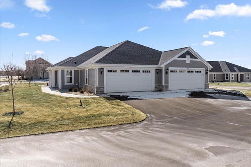 0501-536 Hunter Oaks Boulevard, Watertown, WI, 53094 | Card Image