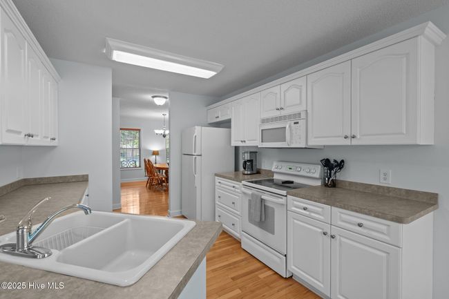 Clean, functional kitchen. | Image 24
