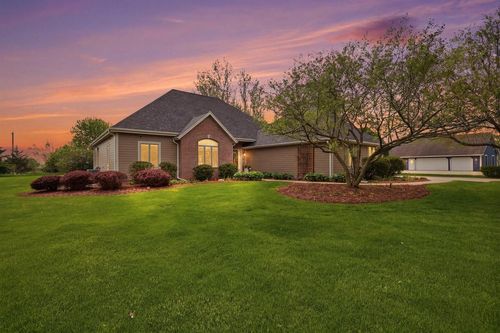 W280N8120 Black Diamond Court, Merton, WI, 53029 | Card Image