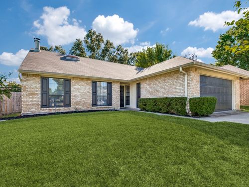 305 Westover Dr, Euless, TX, 76039-2081 | Card Image