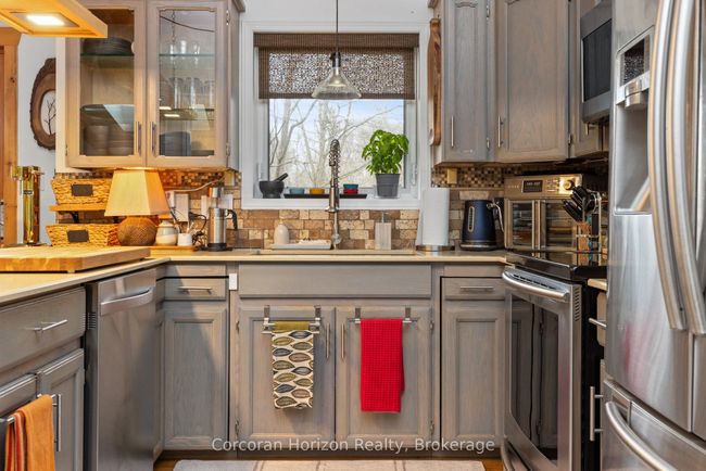 2517 Honey Harbour Rd, House other with 2 bedrooms, 2 bathrooms and 8 parking in Port Severn ON | Image 11