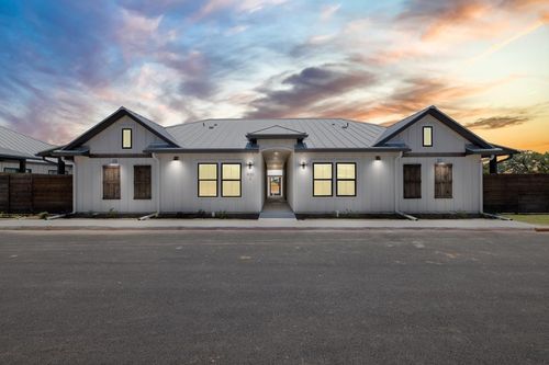 203-930 S Eagle St, Fredericksburg, TX, 78624-5606 | Card Image