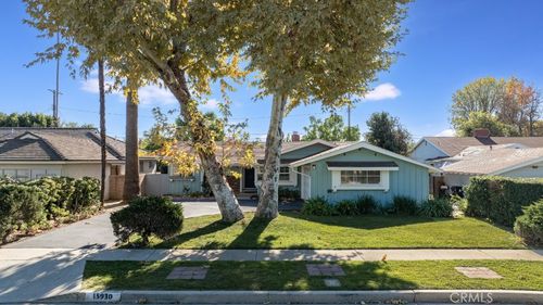 15930 Tuba St, North Hills, CA, 91343-1445 | Card Image