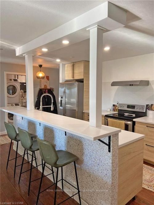 325-2230 Trafalgar St, London, ON, N5V4J9 | Card Image