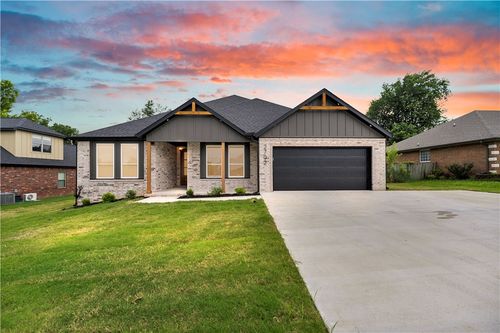 2702 Cortney Cir, Siloam Springs, AR, 72761-4747 | Card Image