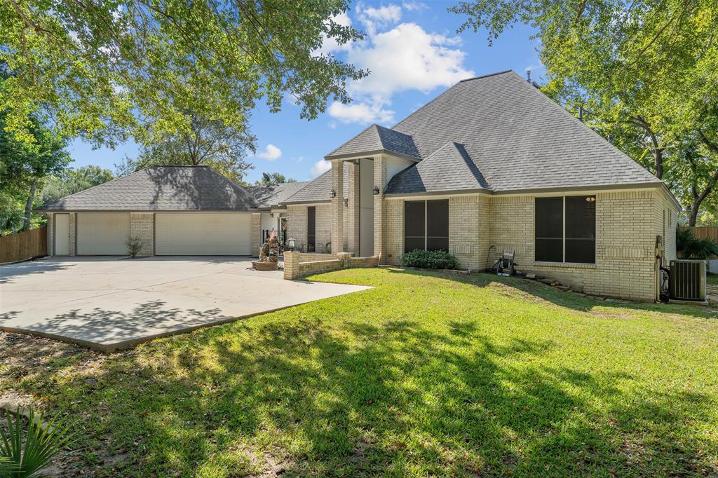 Paradise Ct, Willis, TX 77318