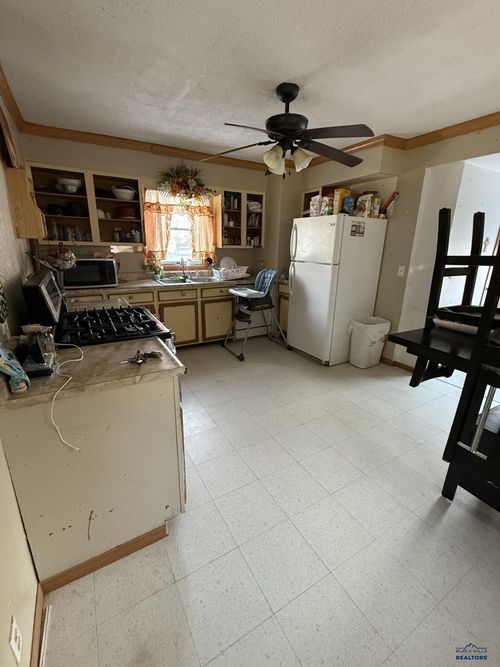 106 3rd Ave, Martin, SD, 57551-7749 | Card Image