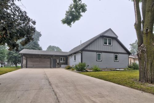1321 N 14th St, Estherville, IA, 51334-1436 | Card Image