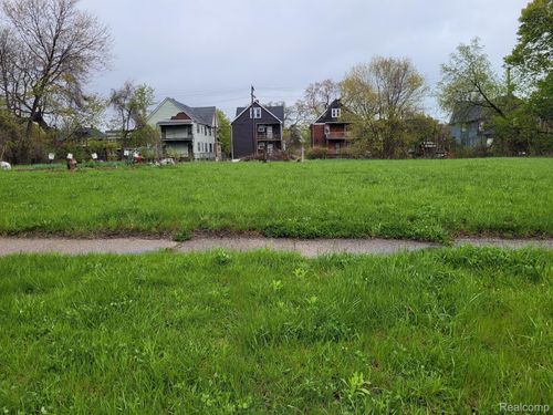 2166 Field St, Detroit, MI, 48214-2339 | Card Image