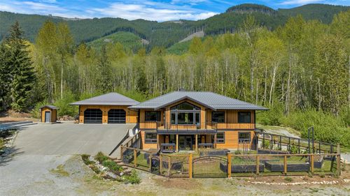 7695 Cowichan Lake Rd, Lake Cowichan, BC, V0R2G0 | Card Image