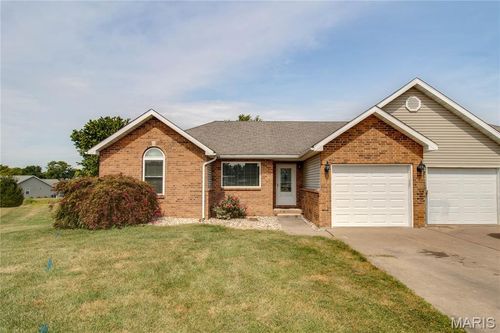 902 Angela Ct, Jerseyville, IL, 62052-2589 | Card Image