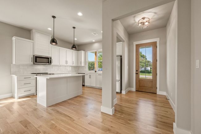 207 W 7 Th St, House other with 4 bedrooms, 3 bathrooms and null parking in Justin TX | Image 8