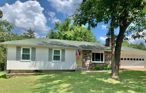372 Greenbrier Ln, Hollister, MO, 65672-5312 | Card Image