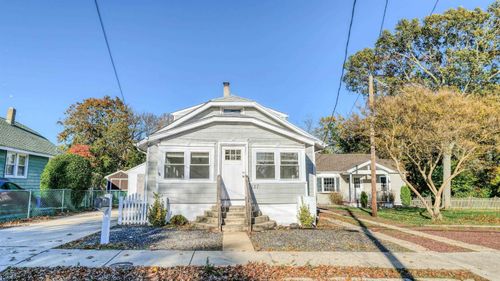 137 W Johnson Ave, Somers Point, NJ, 08244-2125 | Card Image