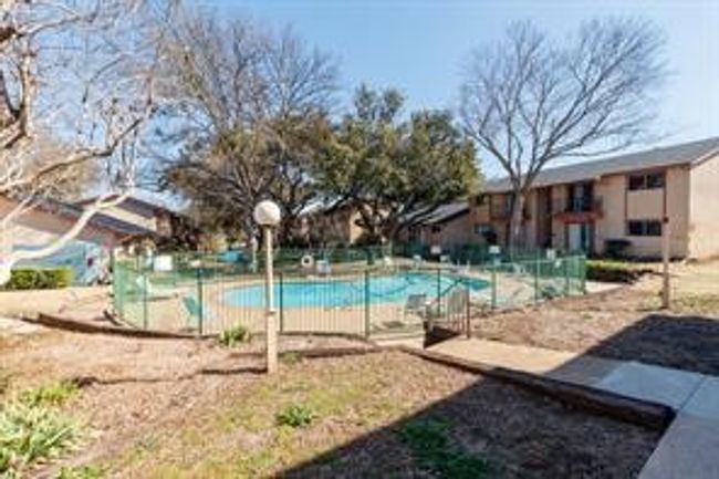 5742 Marina Dr, Townhouse with 3 bedrooms, 2 bathrooms and null parking in Garland TX | Image 6