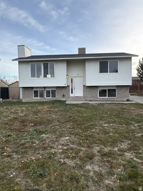 5271 Begonia Cir, West Jordan, UT, 84081-3879 | Card Image