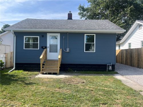 522 Courtland St, Fairport Harbor, OH, 44077-5512 | Card Image