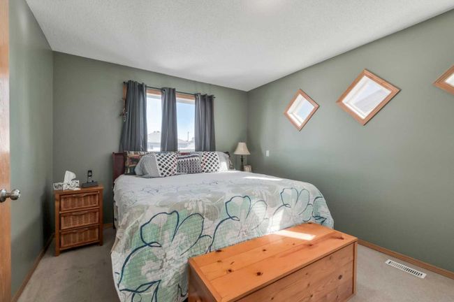 192 Stonegate Crescent Nw, Home with 4 bedrooms, 2 bathrooms and 4 parking in Airdrie AB | Image 19