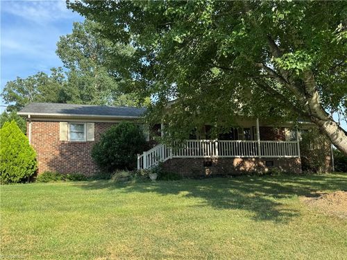 804 Lauras Ln, Albemarle, NC, 28001-3004 | Card Image