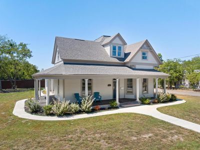 Front of historic home with wraparound porch and large front yard | Image 1