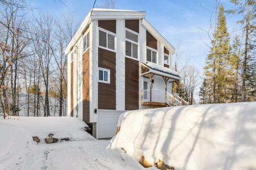 696 Rue Des Hirondelles, Saint Hippolyte, QC, J8A1S5 | Card Image