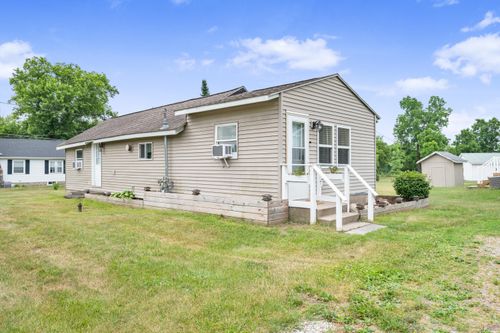 108 Bridge St, Paris, MI, 49338-9749 | Card Image