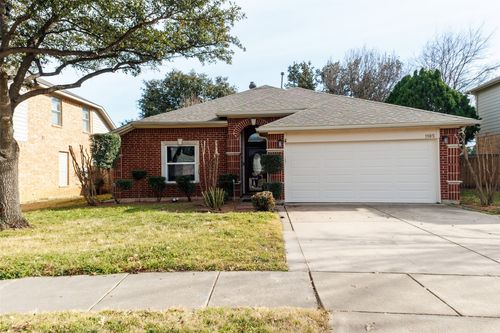 1105 Hillwood Dr, Saginaw, TX, 76179-3472 | Card Image