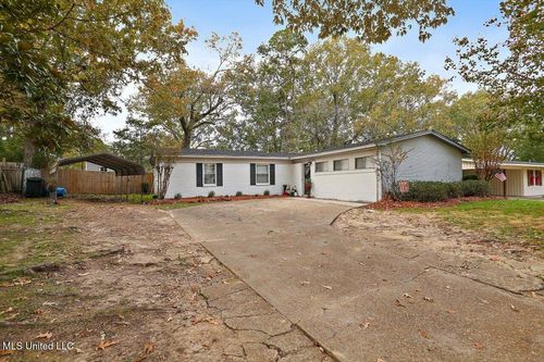 532 Bellevue St, Clinton, MS, 39056-3818 | Card Image