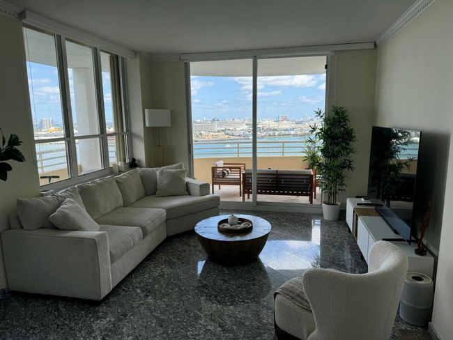 APT-1912 - 888 Brickell Key Dr, Condo with 2 bedrooms, 3 bathrooms and null parking in Miami FL | Image 18