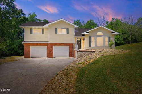 3230 Four M Cir, Kodak, TN, 37764-2394 | Card Image