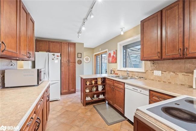 11317 Regional Rd 25, House other with 3 bedrooms, 1 bathrooms and 8 parking in Halton Hills ON | Image 8