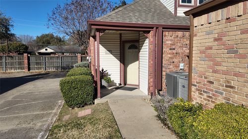 4127 Hollow Oak Dr, Dallas, TX, 75287-6672 | Card Image