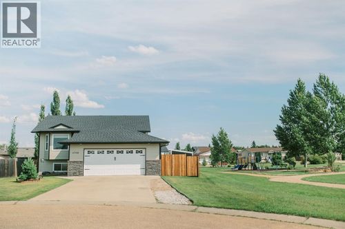 6702 43 Avenue Close, Stettler, AB, T4K1K6 | Card Image