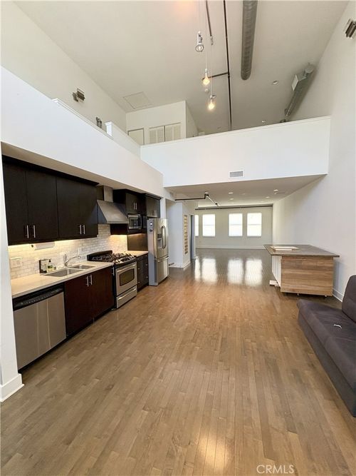 920 E Santa Ana Blvd, Santa Ana, CA, 92701-3943 | Card Image