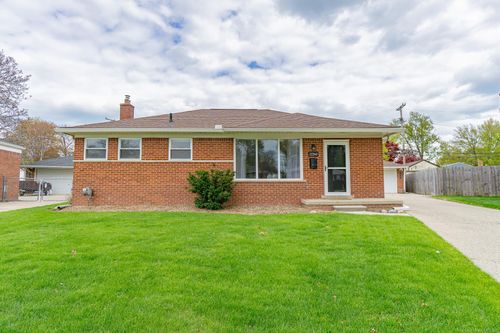 22240 Milgrom Ct, Saint Clair Shores, MI, 48081-1212 | Card Image