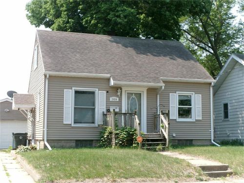 2024 Mulberry St, Waterloo, IA, 50703-5106 | Card Image