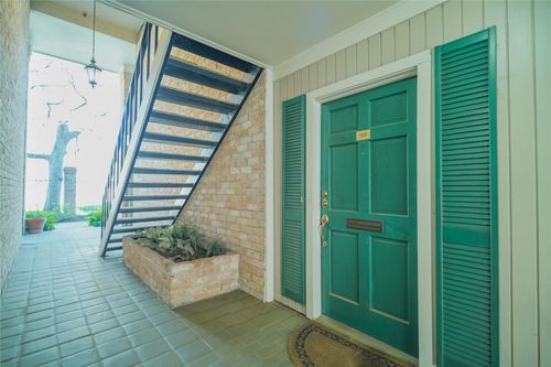 apt-105-2220 S Piney Point Rd, Houston, TX, 77063-1410 | Card Image