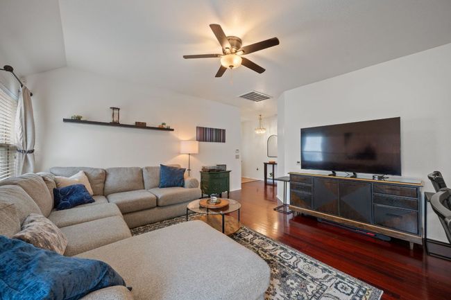 10304 Lone Pine Ln, House other with 3 bedrooms, 2 bathrooms and 4 parking in Austin TX | Image 5