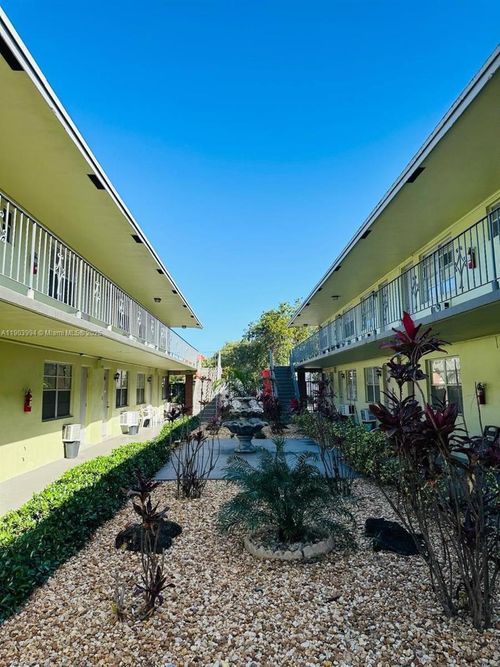 apt-201-13 Ne 2nd Ave, Dania Beach, FL, 33004-4823 | Card Image