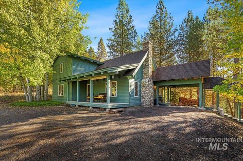 9734 Moore Dr, Cascade, ID, 83611-5509 | Card Image