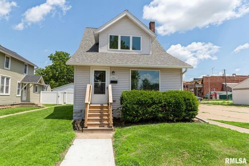 2417 Pershing Blvd, Clinton, IA, 52732-2228 | Card Image