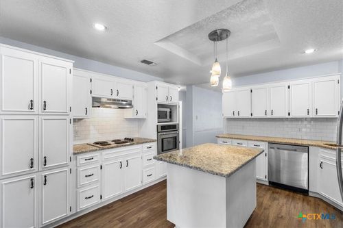 1540 Circle Oak Dr, Schertz, TX, 78154-3622 | Card Image