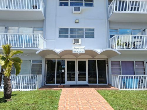 apt-209-16801 Ne 14th Ave, North Miami Beach, FL, 33162-2856 | Card Image