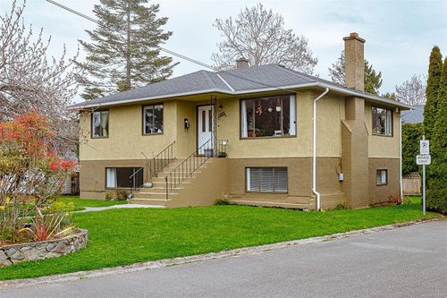 1905 Richardson St, Victoria, BC, V8S1S3 | Card Image